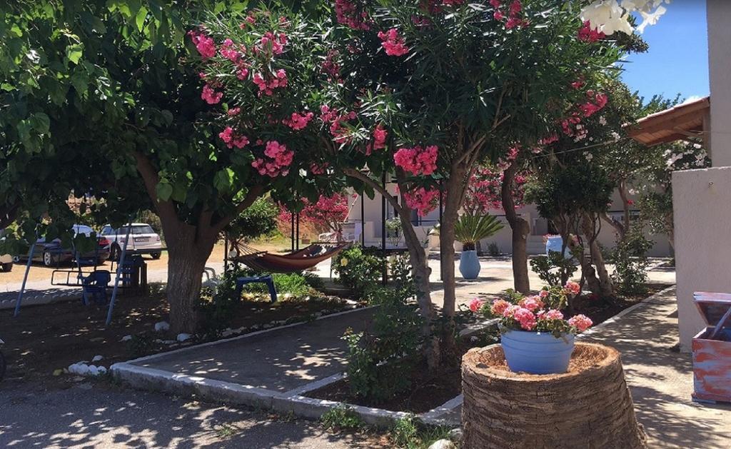 Andy'S Gardens Leilighet Gerani  Eksteriør bilde